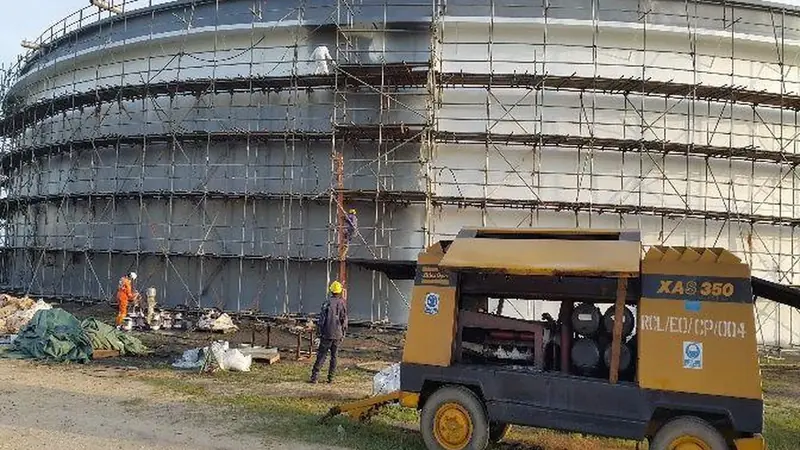 Full scaffolding access erected around a large storage tank for maintenance works